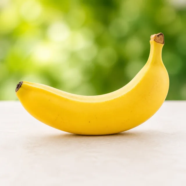 Ripe yellow banana for the bilingual Banana and केरा lesson
